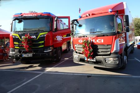 PREVZEM NOVIH GASILSKIH VOZIL 23 FOTO LJUBO VUKELIČ